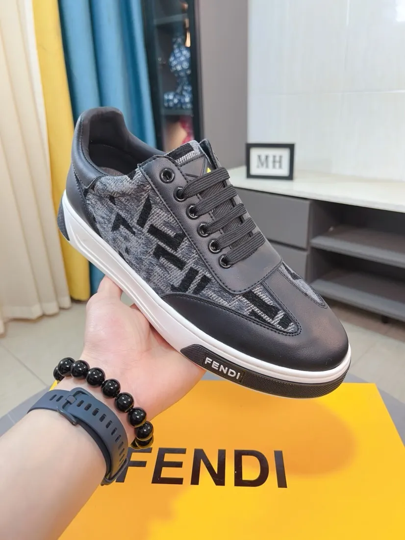 Men's Men's Shoes💰420🌹🌹[fendi] Fendi's classic and comfortable men's, this complex sneaker is made of soft calfskin➕genuine leather lining➕original ultra-light rubber material with rough outsole. This unique and light style is suitable for the casual and refined sensibility of this season. It is comfortable and natural on the feet. It is an everyday style for casual travel in autumn and winter! 38/44
